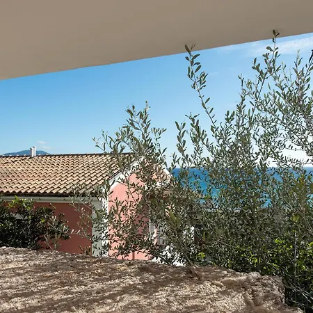 Family House Sea View Apartmán *